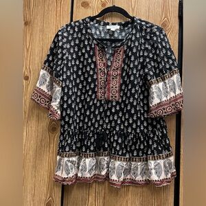 Black and White Patterned Women's Top